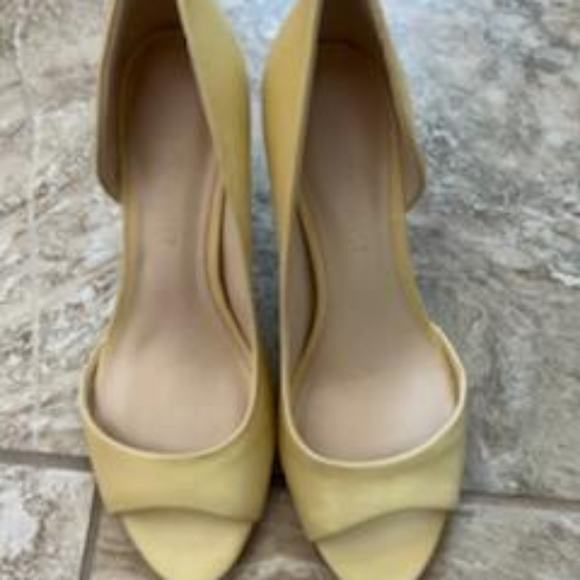 NIB!! Nine West NW NAEMA Yellow Open Toe Pumps - Picture 4 of 12